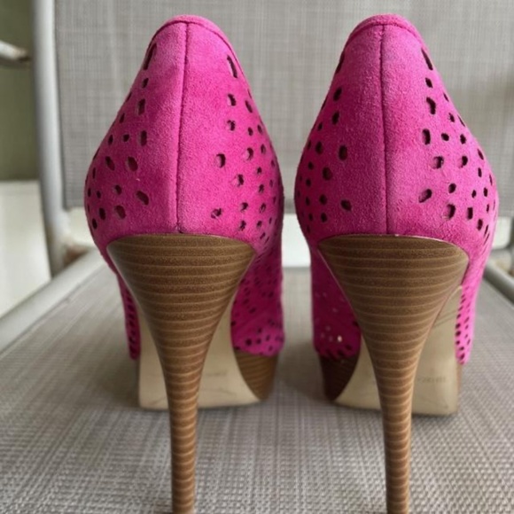 ENZO Pink Suede Sully Laser Cut Out Platform Heels NEW - Picture 6 of 9